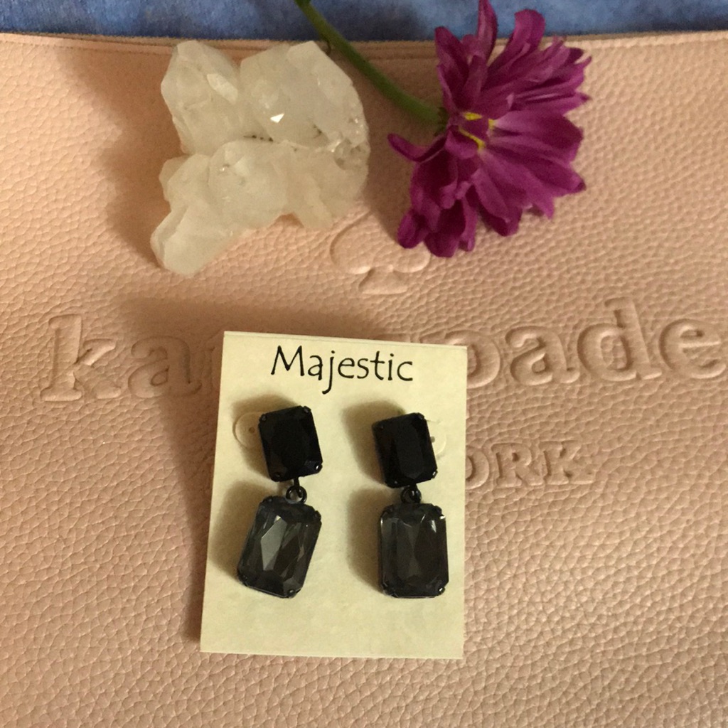 Nwt Majestic Earrings Gunmetal Crystal 8$